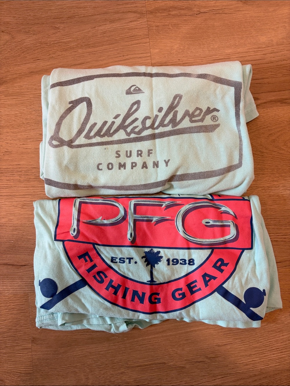 Columbia& Quicksilver Shorts sleeve  Bundle Sz L